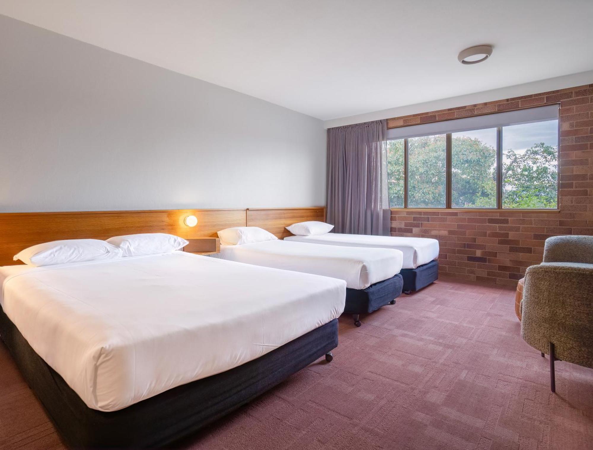 All Seasons Motel Армидейл Экстерьер фото